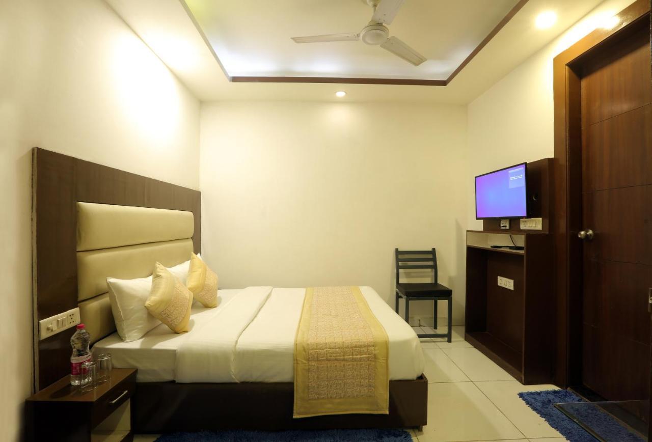 Hotel Qualia Suites At Delhi Airport 뉴델리 외부 사진
