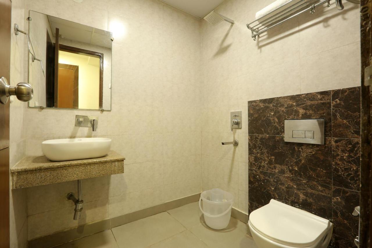 Hotel Qualia Suites At Delhi Airport 뉴델리 외부 사진