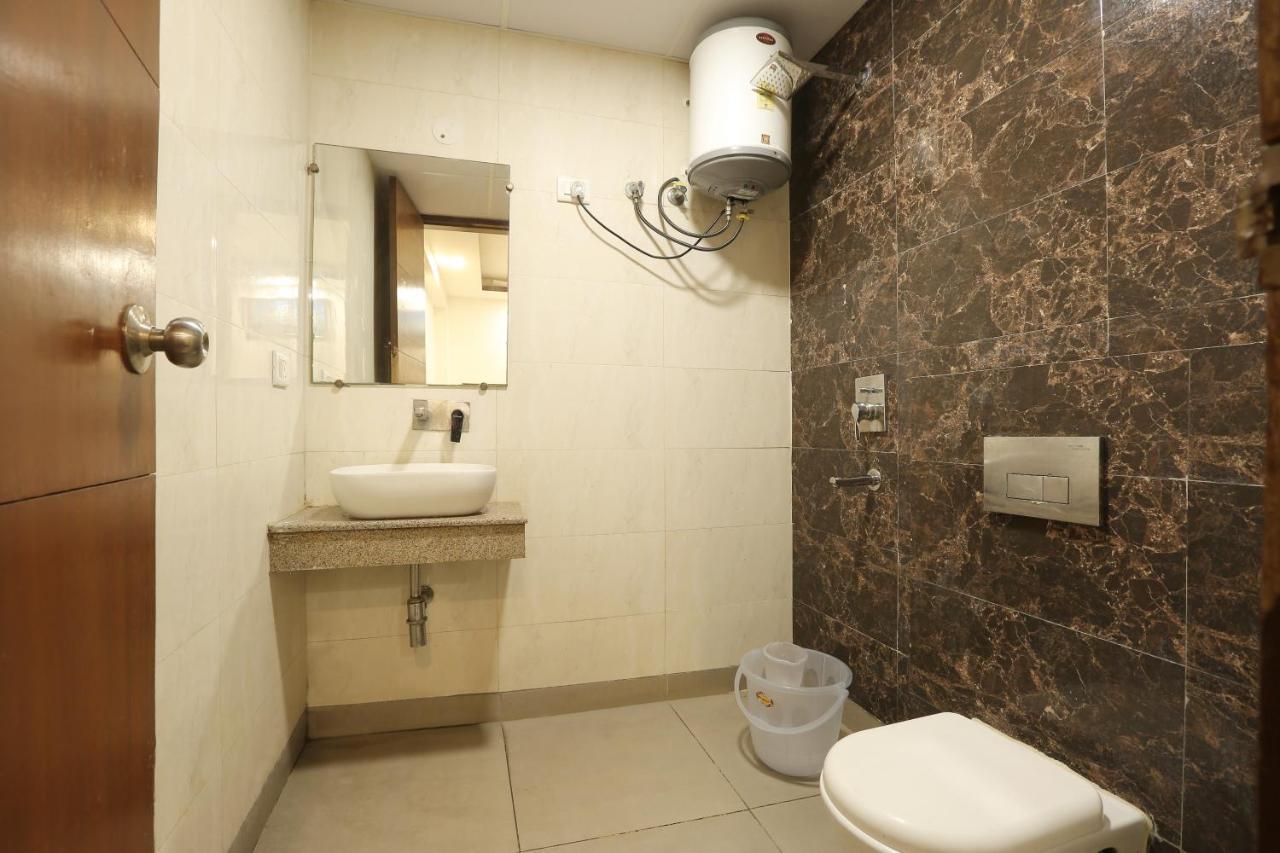 Hotel Qualia Suites At Delhi Airport 뉴델리 외부 사진