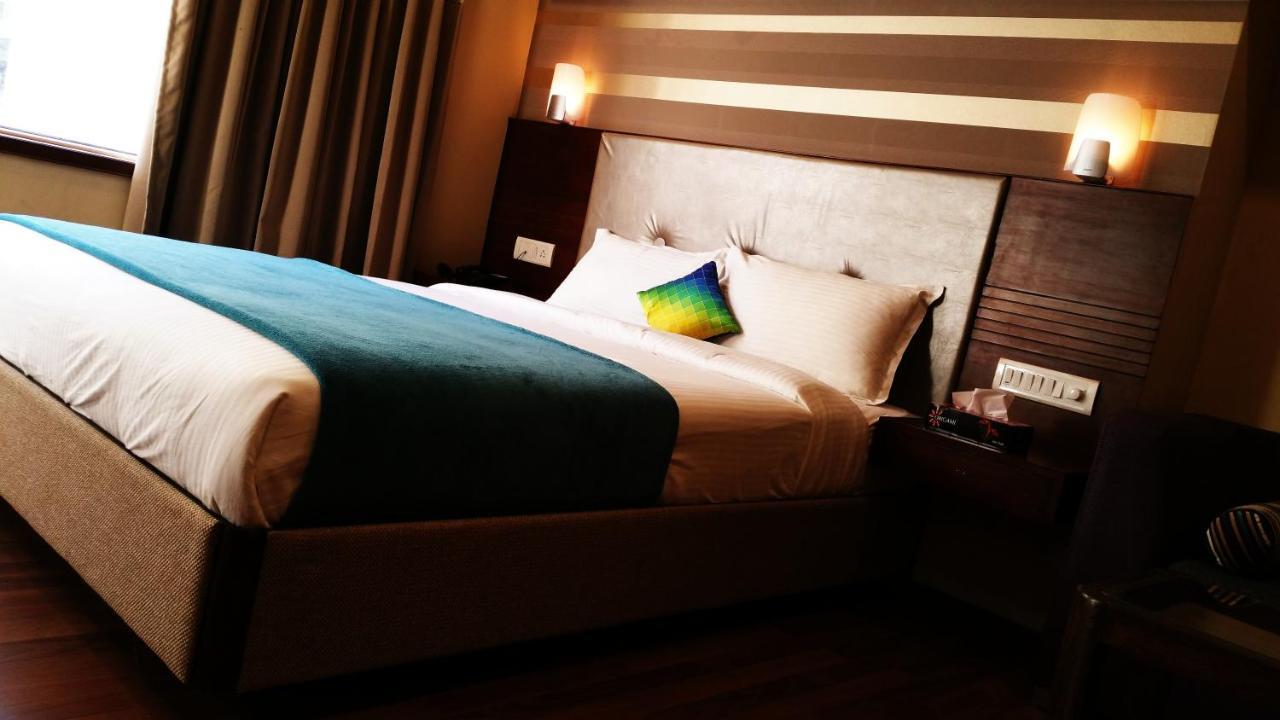Hotel Qualia Suites At Delhi Airport 뉴델리 외부 사진