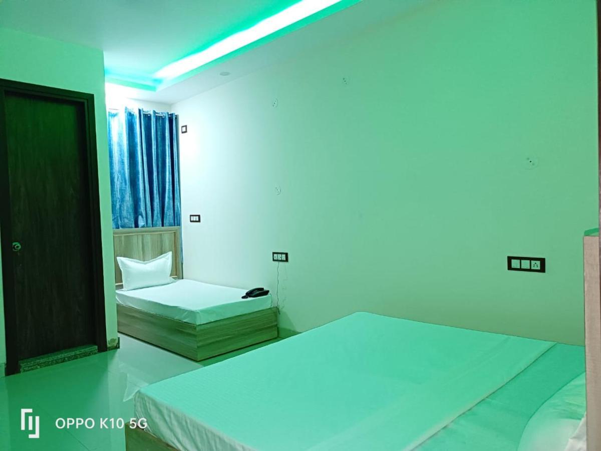 Hotel Qualia Suites At Delhi Airport 뉴델리 외부 사진
